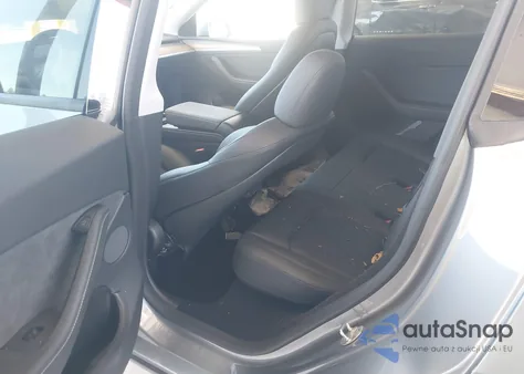 2025 Tesla Model Y Performance Dual Motor All-Wheel Drive z USA, uszkodzony, nr VIN 7SAYGDEF5SA353325